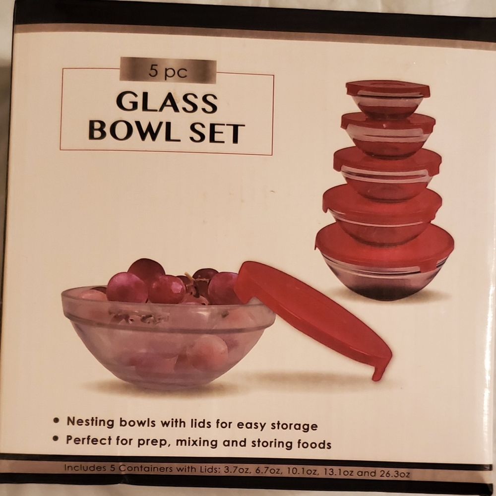 NWT Beautiful Glass Bowl Set with Lids